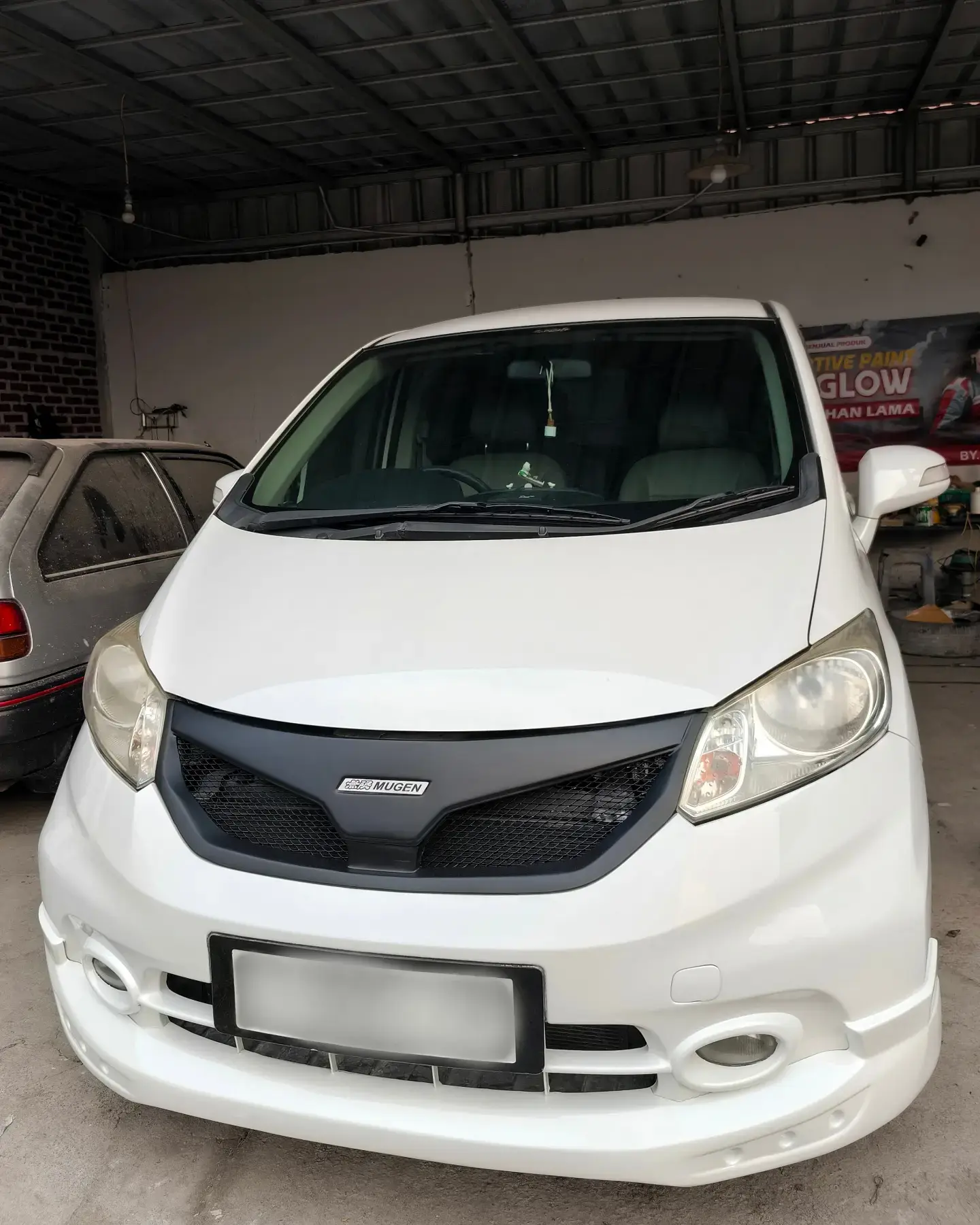 Honda Freed putih setelah pengecatan full body di workshop R2 Cat Mobil Bandung