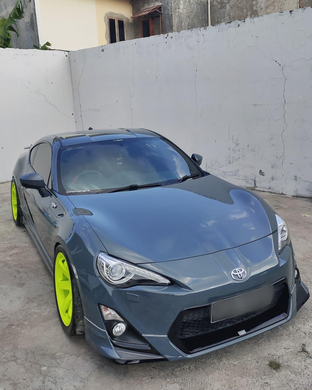 Hasil cat mobil full body Toyota 86 setelah pengecatan dan poles di Bandung